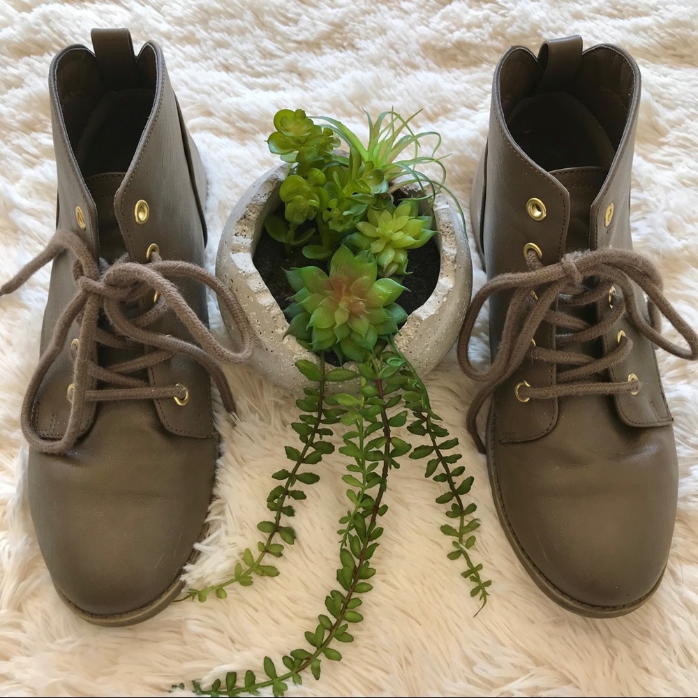 Size 7 Cute Little Taupe Lace Up Booties